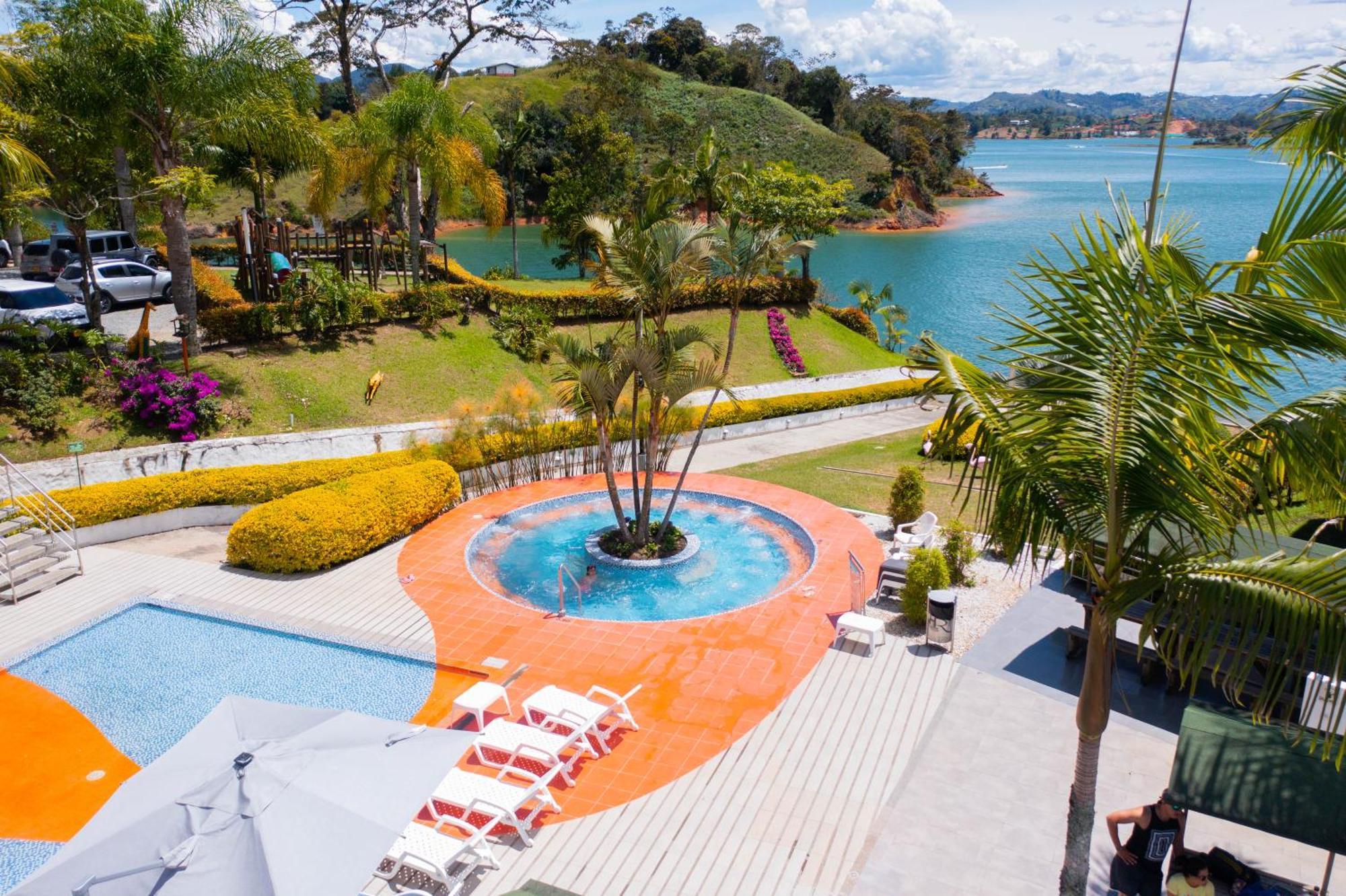 Guatapé Hotel Los Recuerdos מראה חיצוני תמונה View of the resort